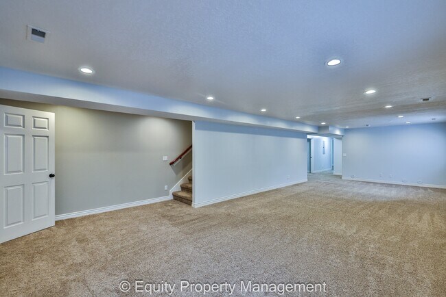 Building Photo - 10787 N 5800 W St