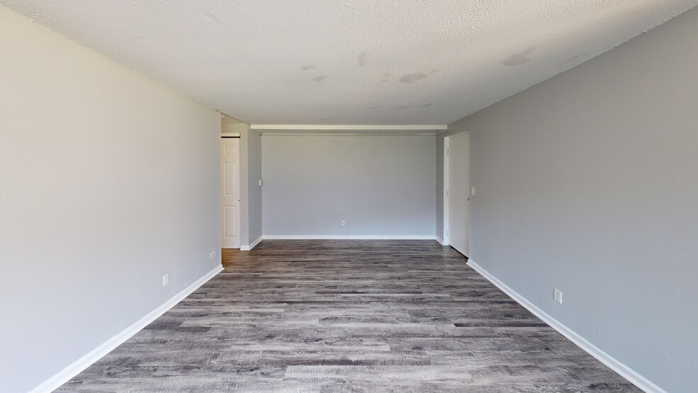 2 BR, BBA - 866 SF - Living Room - Chili Garden Apartments