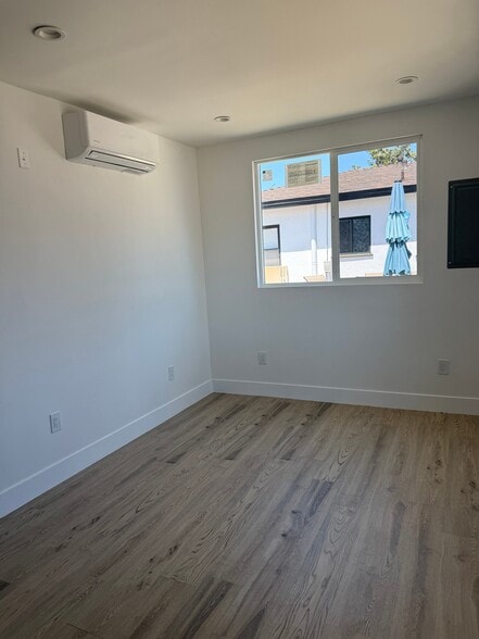 Building Photo - 1204 S Spruce St