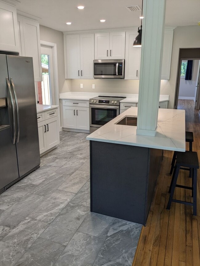 Building Photo - Beachside 3 bedroom, 2 bathroom in Daytona Beach