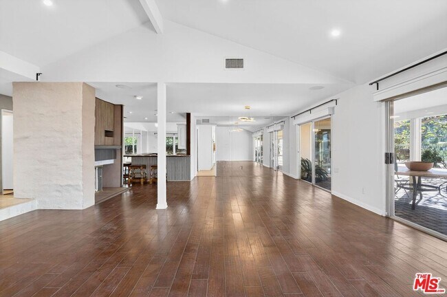 Building Photo - 3713 Dellvale Pl