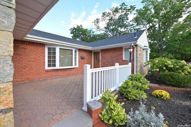 Building Photo - 1656 Putney Rd