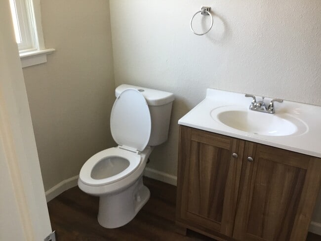 Building Photo - Coming Soon!! Apply NOW!!! Just Renovated!...
