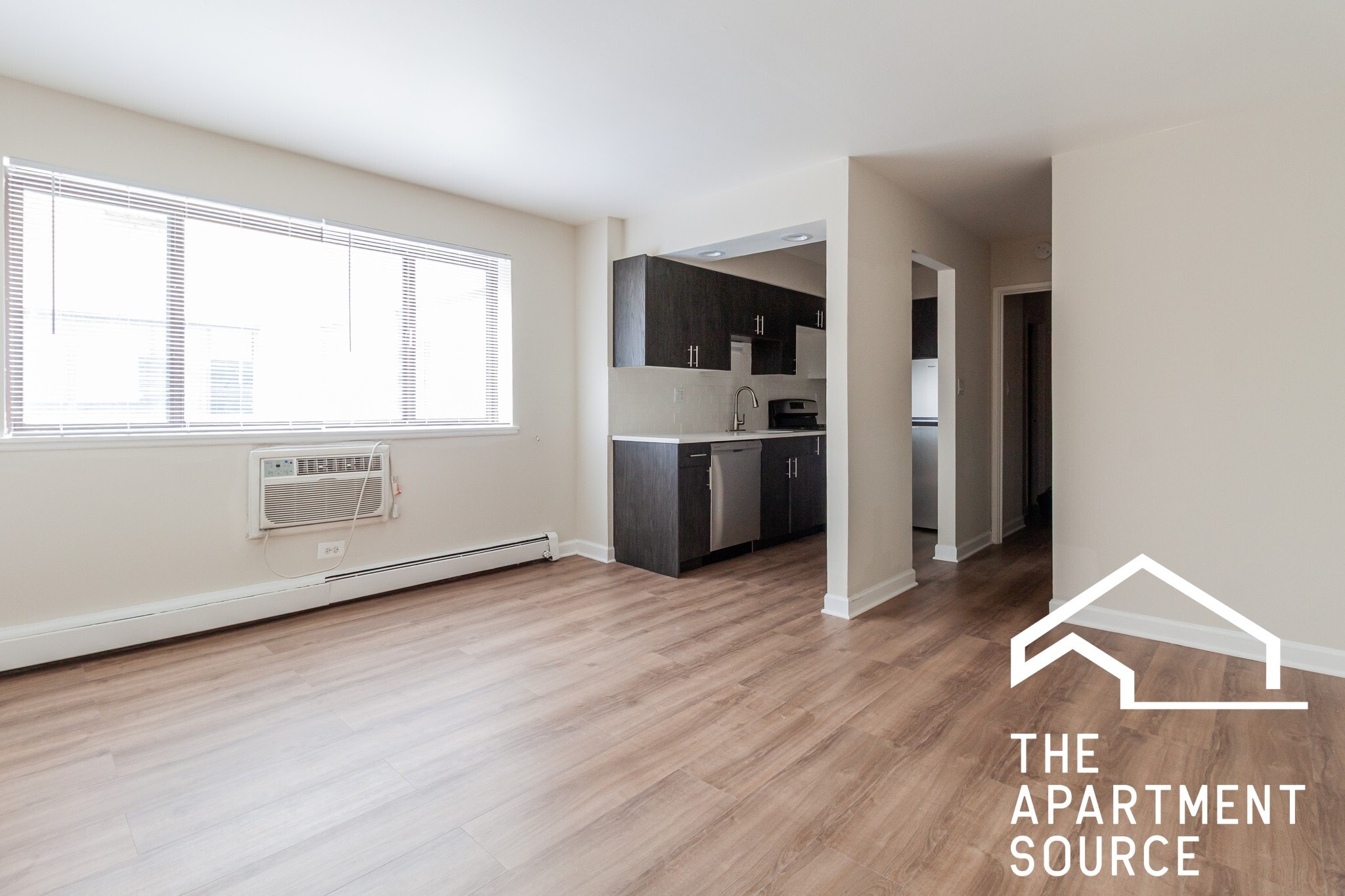 Building Photo - 5917 N Kenmore Ave