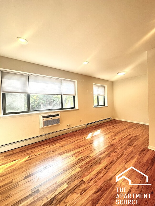 Building Photo - 6954 N Sheridan Rd