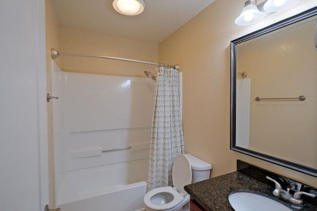 Building Photo - Fabulous 2 bedroom condo for rent in San R...