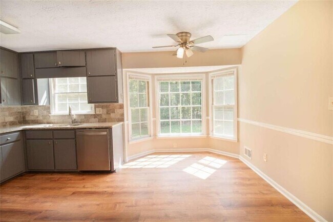 Building Photo - 380 Benjamin Cir