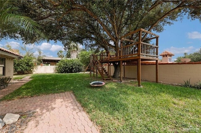 Building Photo - 9812 Las-Palmas Dr