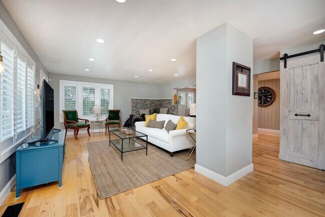 Building Photo - 12422 Homestead Way
