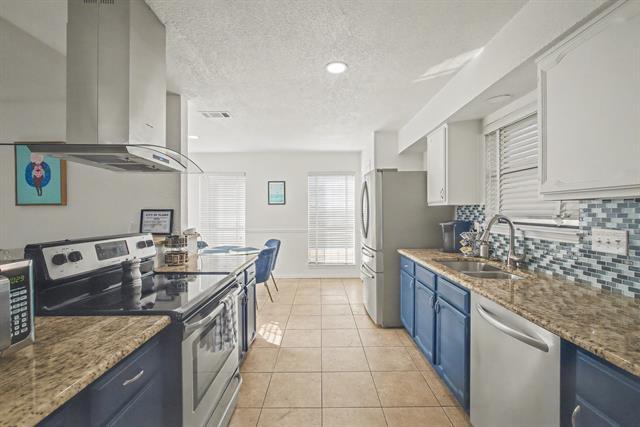 Building Photo - 913 Sandhurst Dr