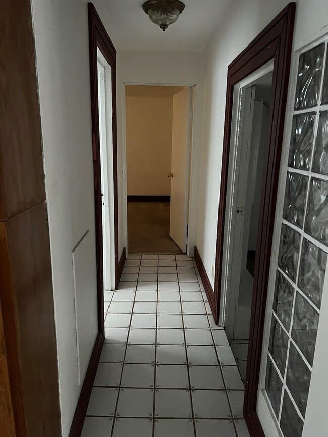Building Photo - 2434 Riverside Pl