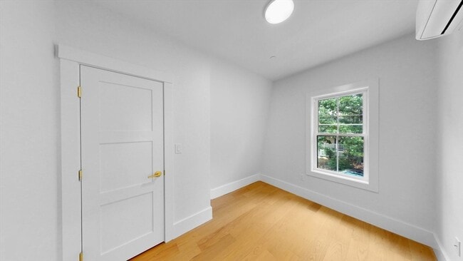 Building Photo - 139 Sycamore St