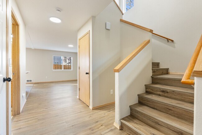 Building Photo - 4 Bed | 2.5 Bath Home with Garage, Yard & Modern Updates – SE Portland