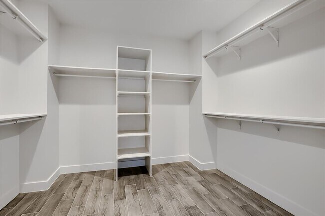 Building Photo - 7 Denbury Glen