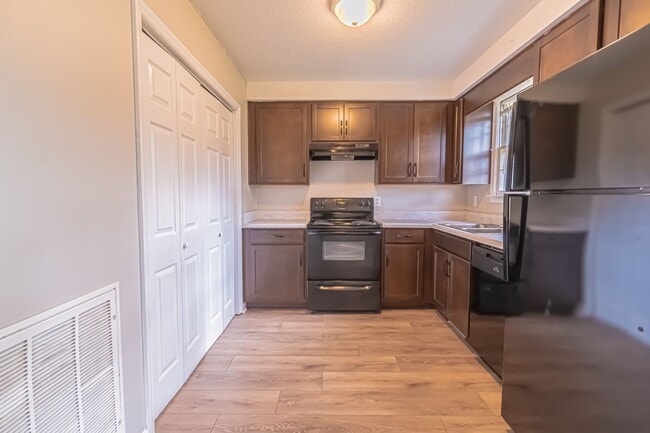 Building Photo - Ask about our move in special