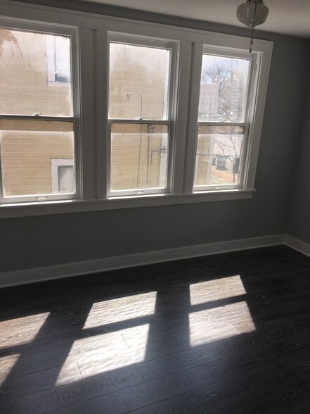 Building Photo - 506 E Guenther St