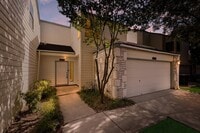 Building Photo - Easy Living in Echo Creek