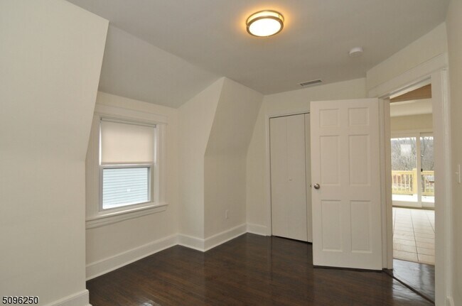 Building Photo - 511 Academy St