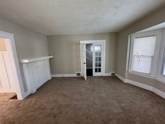 Building Photo - Comfort Meets Convenience: Beautiful 3-Bedroom Single-Family Home  Family-Friendly