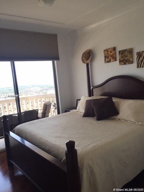 Building Photo - 2000 Island Blvd