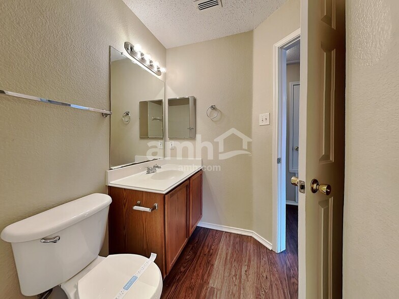 Building Photo - 1140 Single Tree Dr