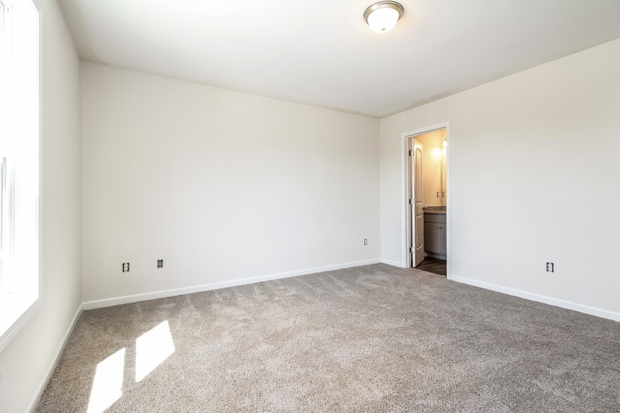 Building Photo - 309 Noble Ln