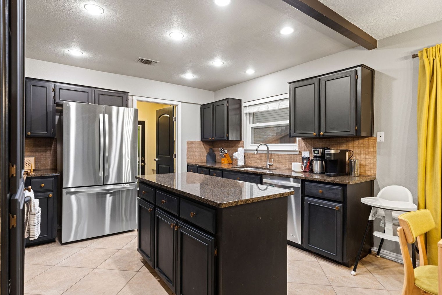 Building Photo - 326 Whisper Wood Ln