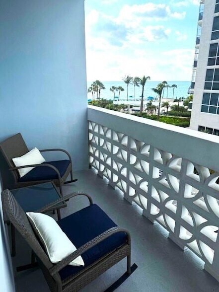 Building Photo - 4250 Galt Ocean Dr