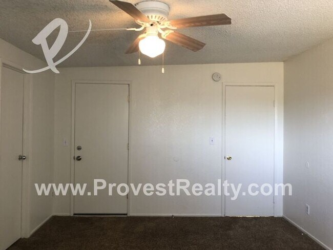 Building Photo - Cute 2 Bedroom 1.5 Bath Home in Victorvill...