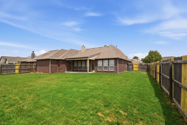 Building Photo - 3 Bed | 2 Bath | Jenks | Available Now