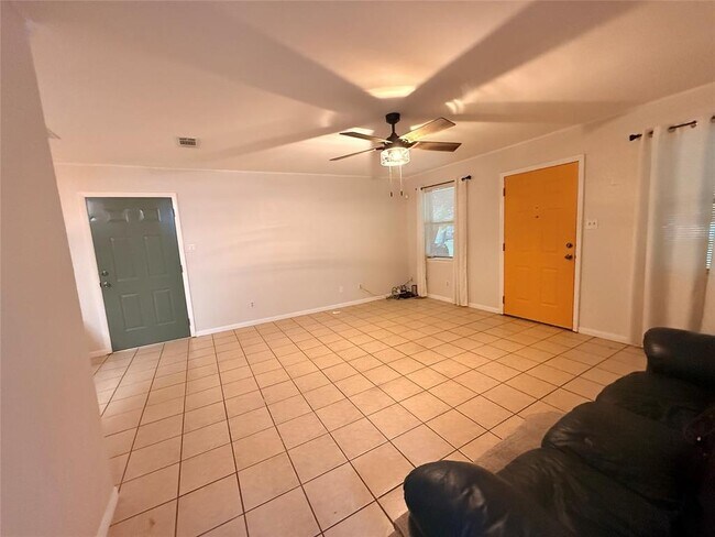 Building Photo - 121 Lba Dr