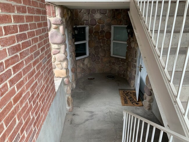 Building Photo - 3 bed 2 bath Orem Apartment for rent!