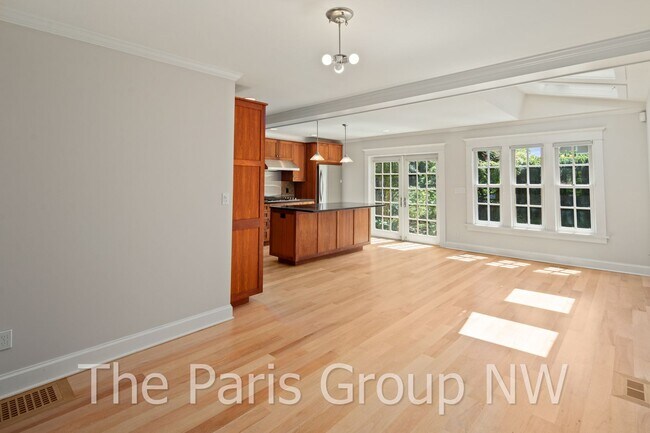 Building Photo - Exceptional Green Lake 3BR * Gorgeous In &...