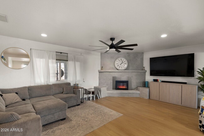 Building Photo - 2208 E Contessa Cir