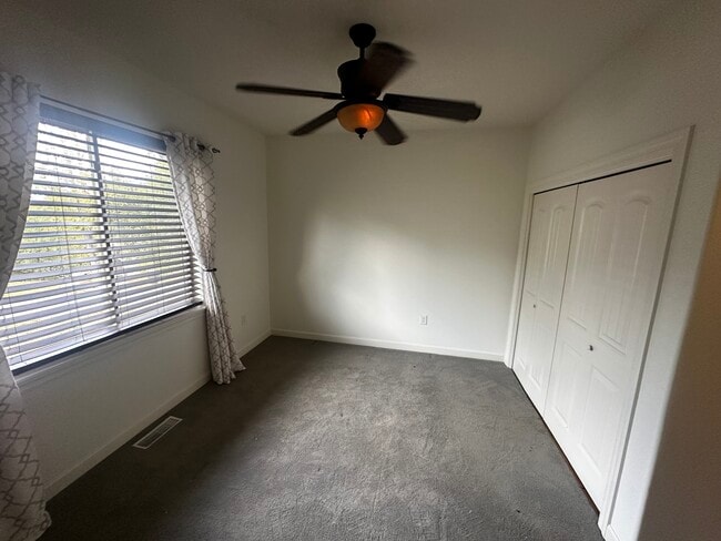 Building Photo - 105 High Ridge Ct