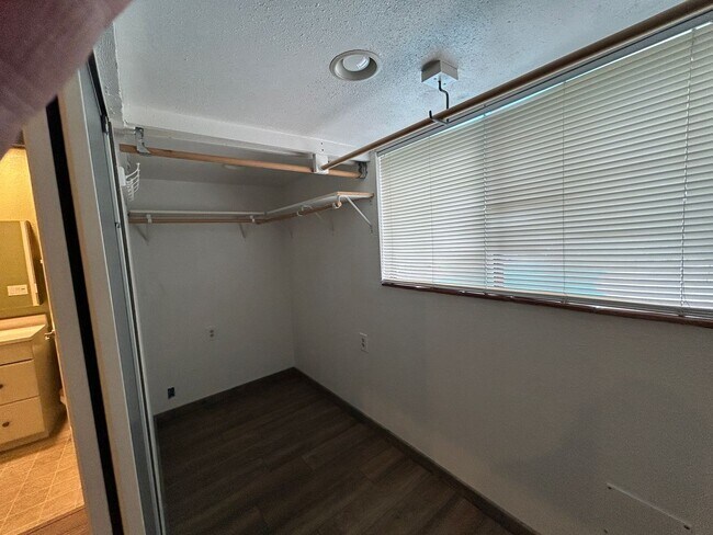 Building Photo - 7600 N Lake Blvd