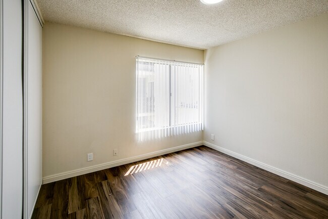 Building Photo - 451 S Harvard Blvd