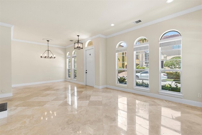Building Photo - 105 Via Floresta Dr