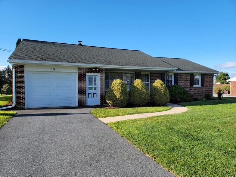 Building Photo - 1174 Rose Ave