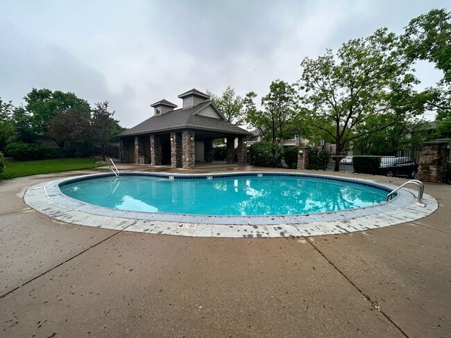 Building Photo - $0 DEPOSIT OPTION! LUXURIOUS 3BED/2BATH CONDO WITH MODERN UPGRADES