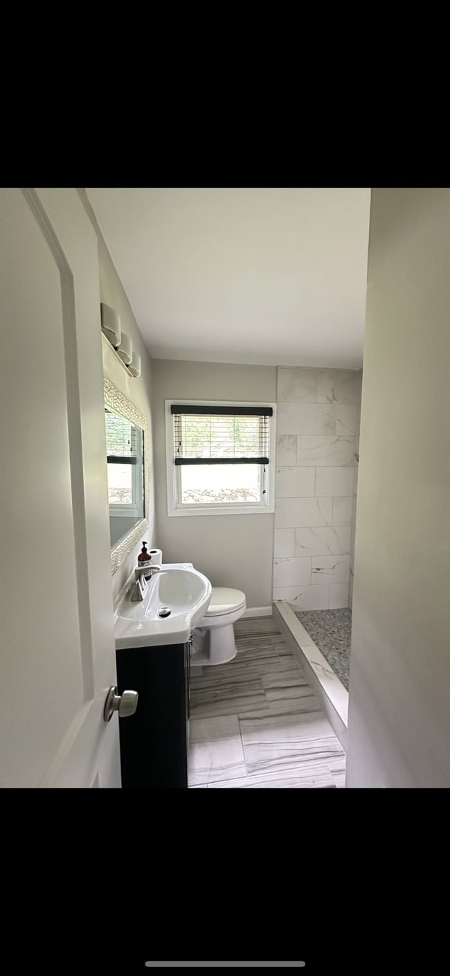 Bathroom B (located in hallway) - 1865 Winthrop Dr SE