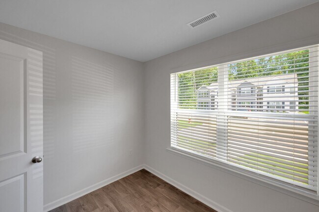 Building Photo - 114 Holmes Corner Dr