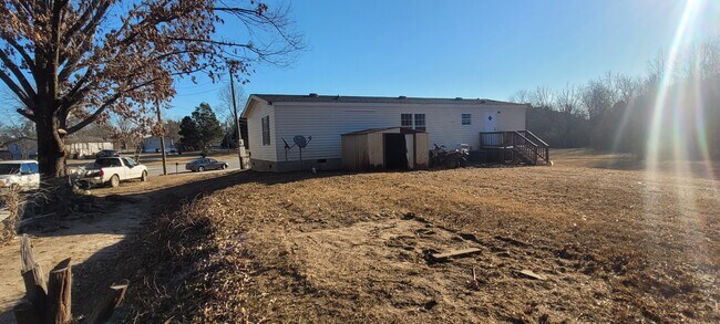 Building Photo - 120 Linda Sue Ln