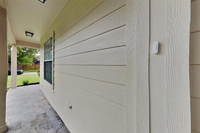 Building Photo - 18502 Dinner Creek Dr