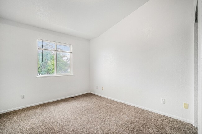 Building Photo - Great Townhome in Fort Collins