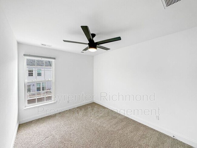 Building Photo - 6925 Dunton Rd