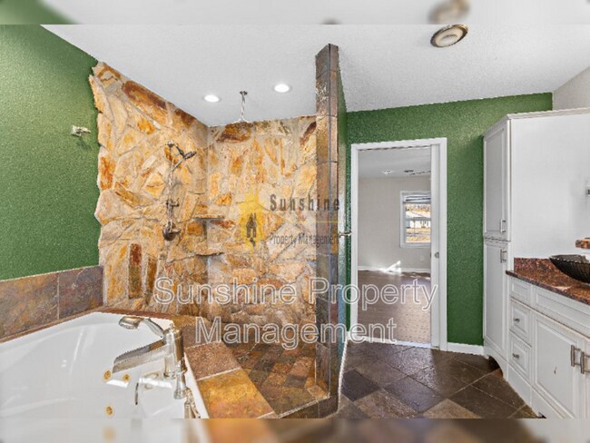 Building Photo - 3701 Teakwood Dr