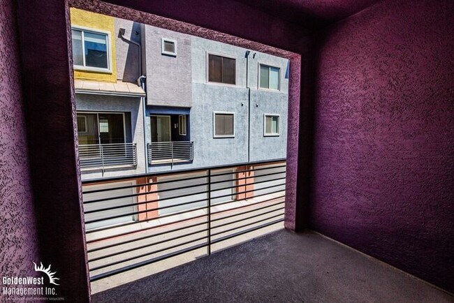 Building Photo - Beautiful Tri-level 3Bdm 3.5Ba Townhome ne...