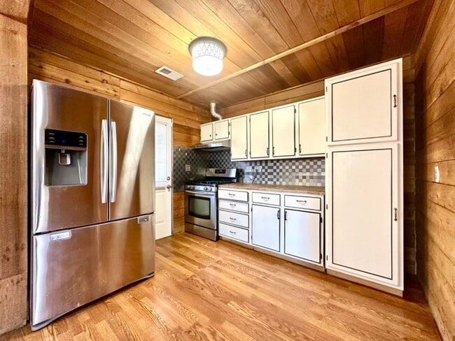 Building Photo - 4219 E 68th Terrace