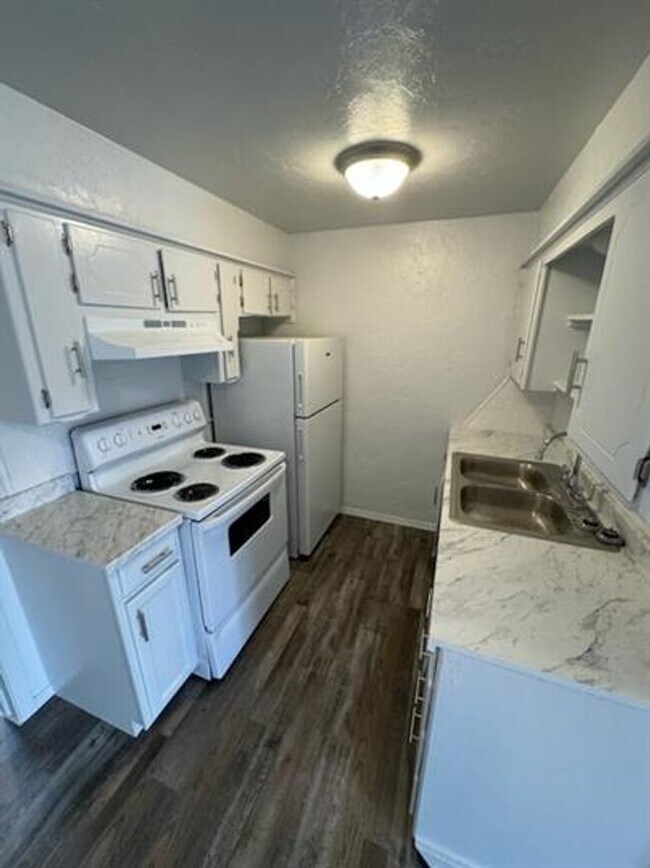 Building Photo - Beautiful 1 bedroom 1 bath apartment near SW 59!